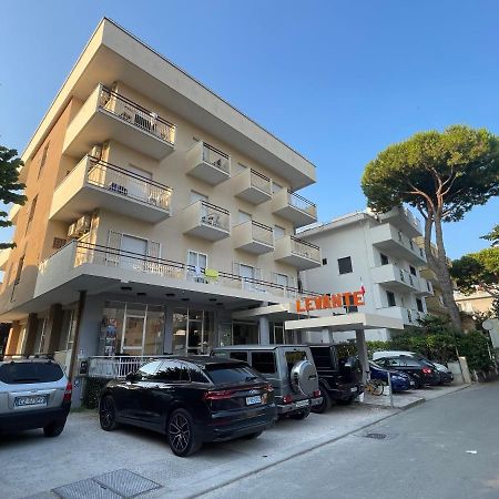 Hotel Levante Convenzionato Oltremare E Italia In Miniatura 里乔内 外观 照片