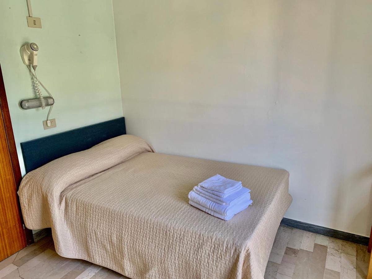 Hotel Levante Convenzionato Oltremare E Italia In Miniatura 里乔内 外观 照片