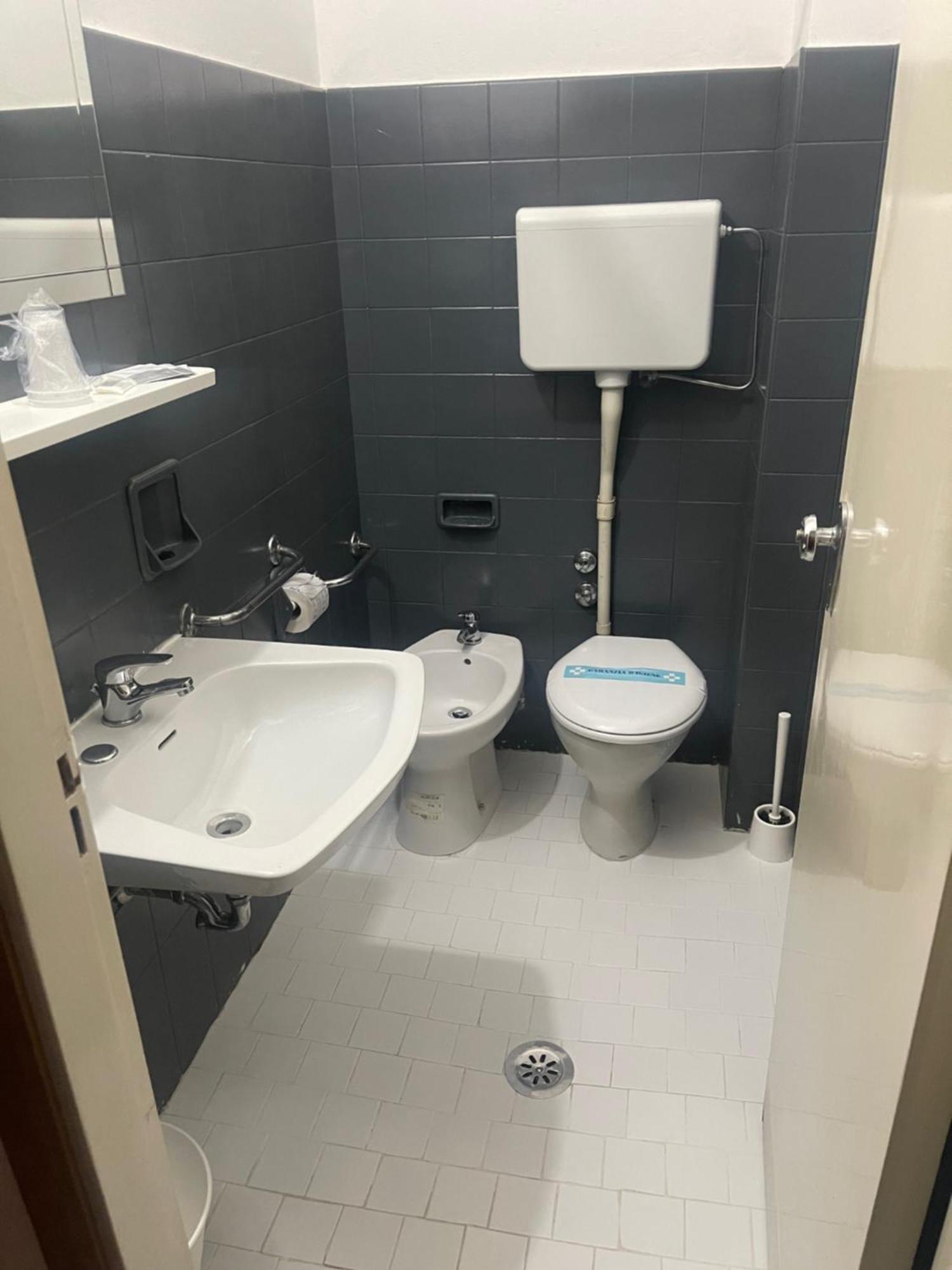 Hotel Levante Convenzionato Oltremare E Italia In Miniatura 里乔内 外观 照片
