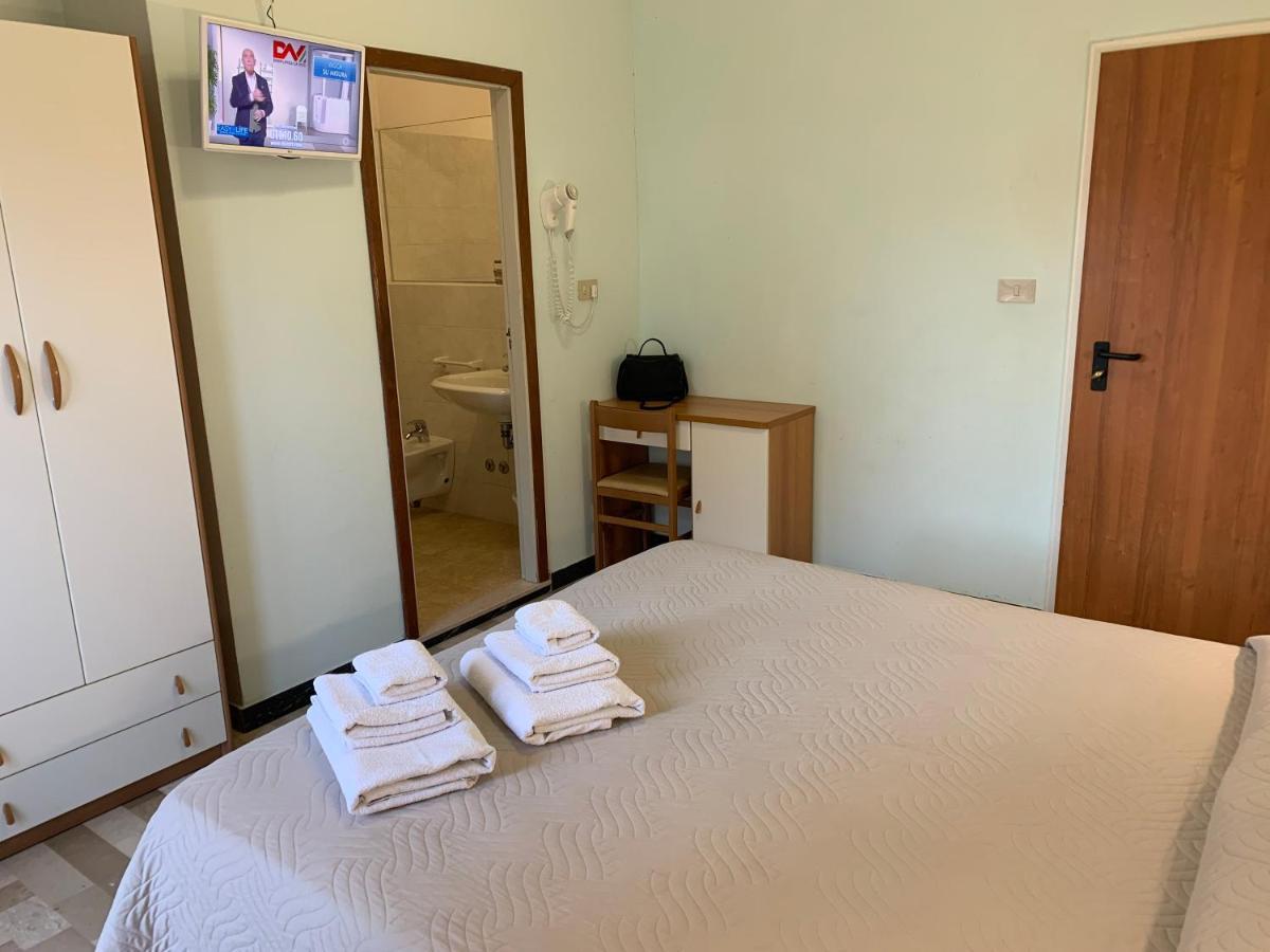 Hotel Levante Convenzionato Oltremare E Italia In Miniatura 里乔内 外观 照片