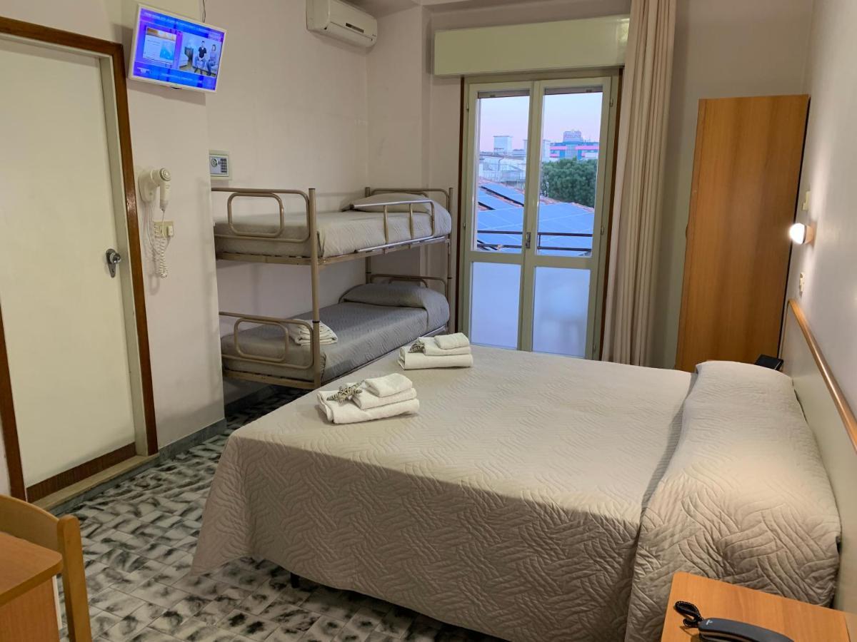 Hotel Levante Convenzionato Oltremare E Italia In Miniatura 里乔内 外观 照片