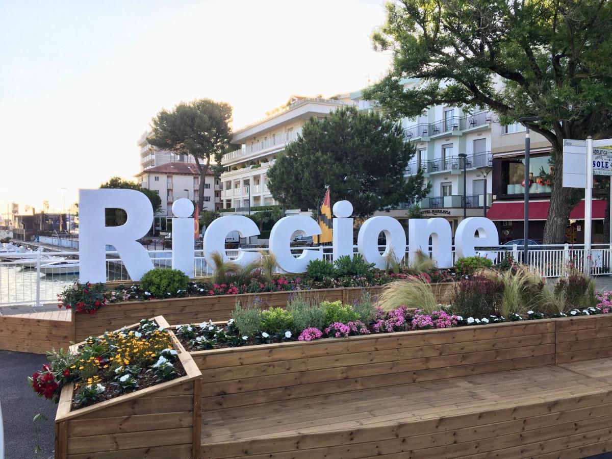 Hotel Levante Convenzionato Oltremare E Italia In Miniatura 里乔内 外观 照片